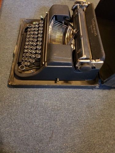 1930's UNDERWOOD UNIVERSAL PORTABLE TYPEWRITER IN CASE - Picture 5 of 12