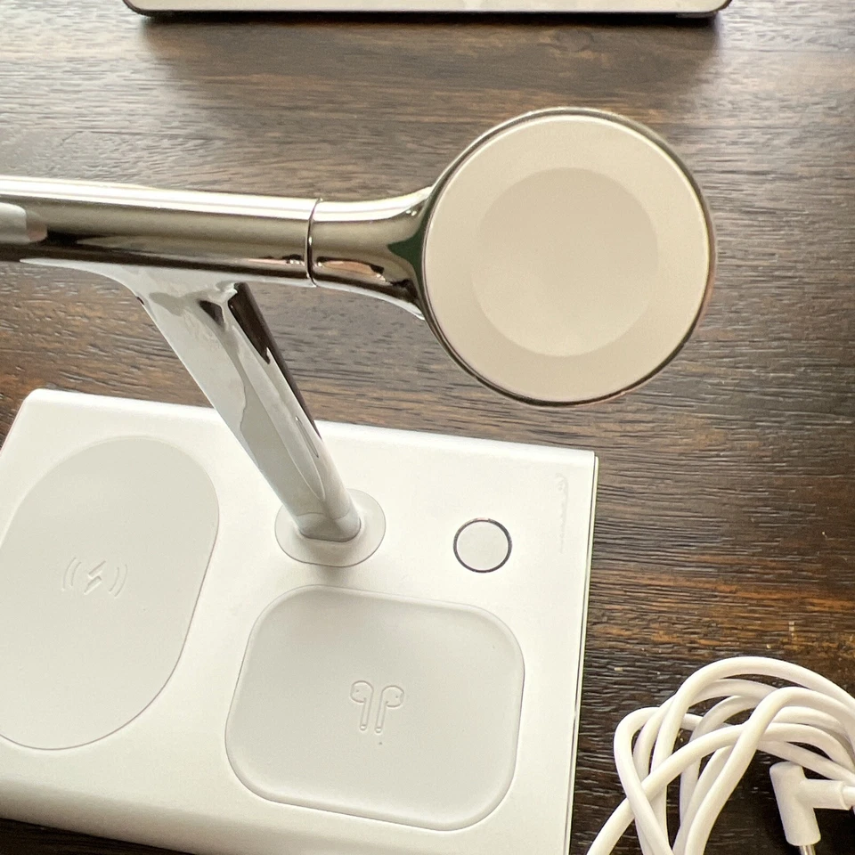 Insignia - Cargador Inalámbrico 4 en 1 15W con MagSafe para iPhone ¡PREVENIDO! Foto 4 de 4