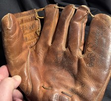VINTAGE WILSON BASEBALL GLOVE PROFESSIONAL MODEL BOB PURKEY A2961