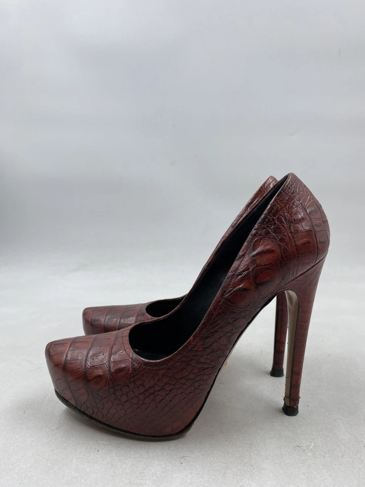 Bomba de tacón alto Prada marrón oscuro cocodrilo en relieve W 6 Foto 3 de 4