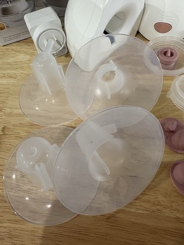 Tommee Tippee Double Wearable Breast Pump In-Bra - Picture 9 of 12