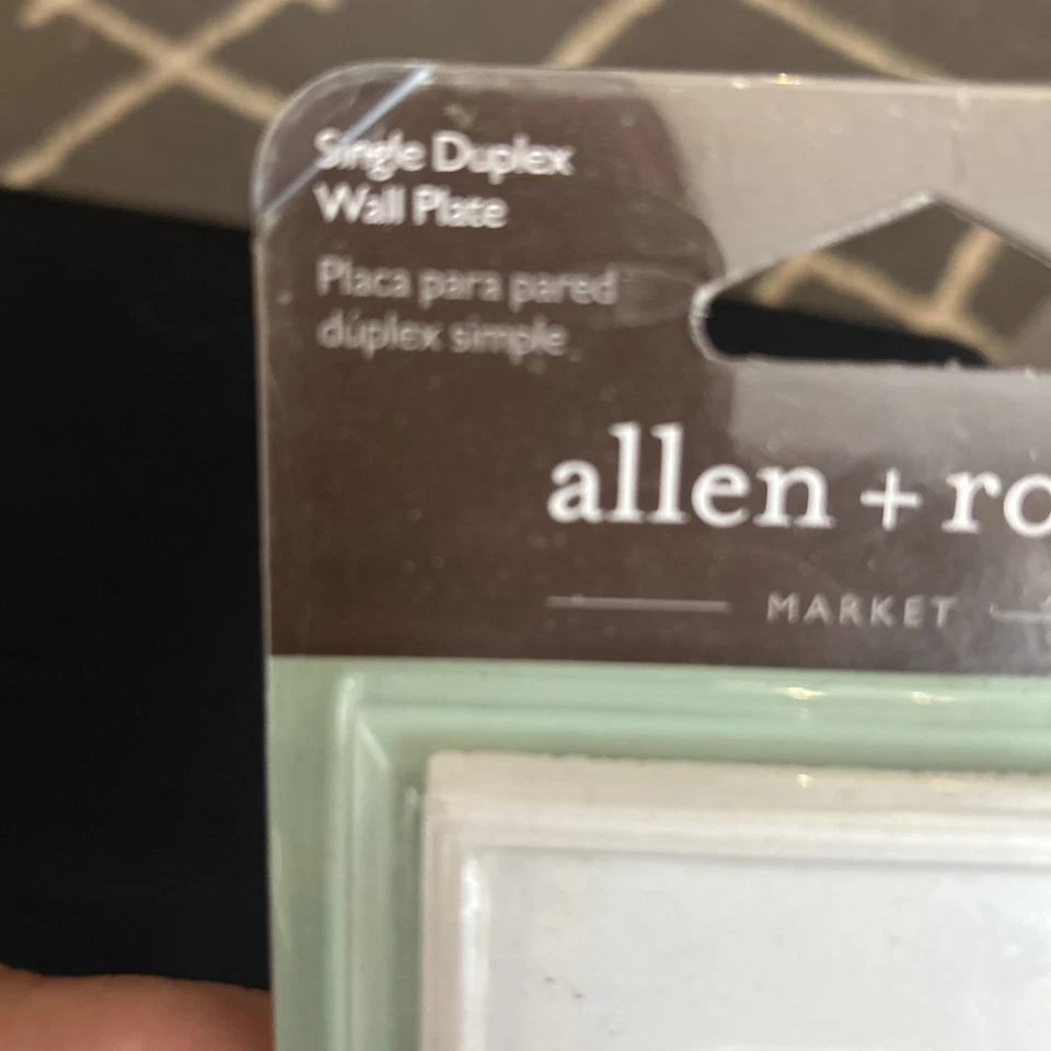 Placa de pared dúplex individual Allen + Roth blanca 0325982 Foto 2 de 4