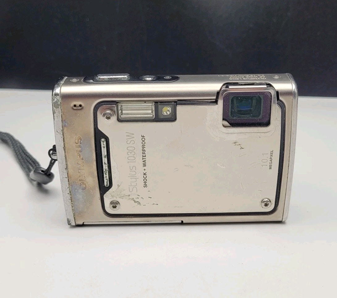 Olympus Stylus 1030SW 10.1MP Zoom Shock & Water Resistant No
