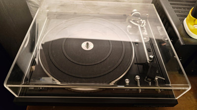 Dual 721 Plattenspieler Direktantrieb mit Haube, 33,3/45 RPM, Schwarz