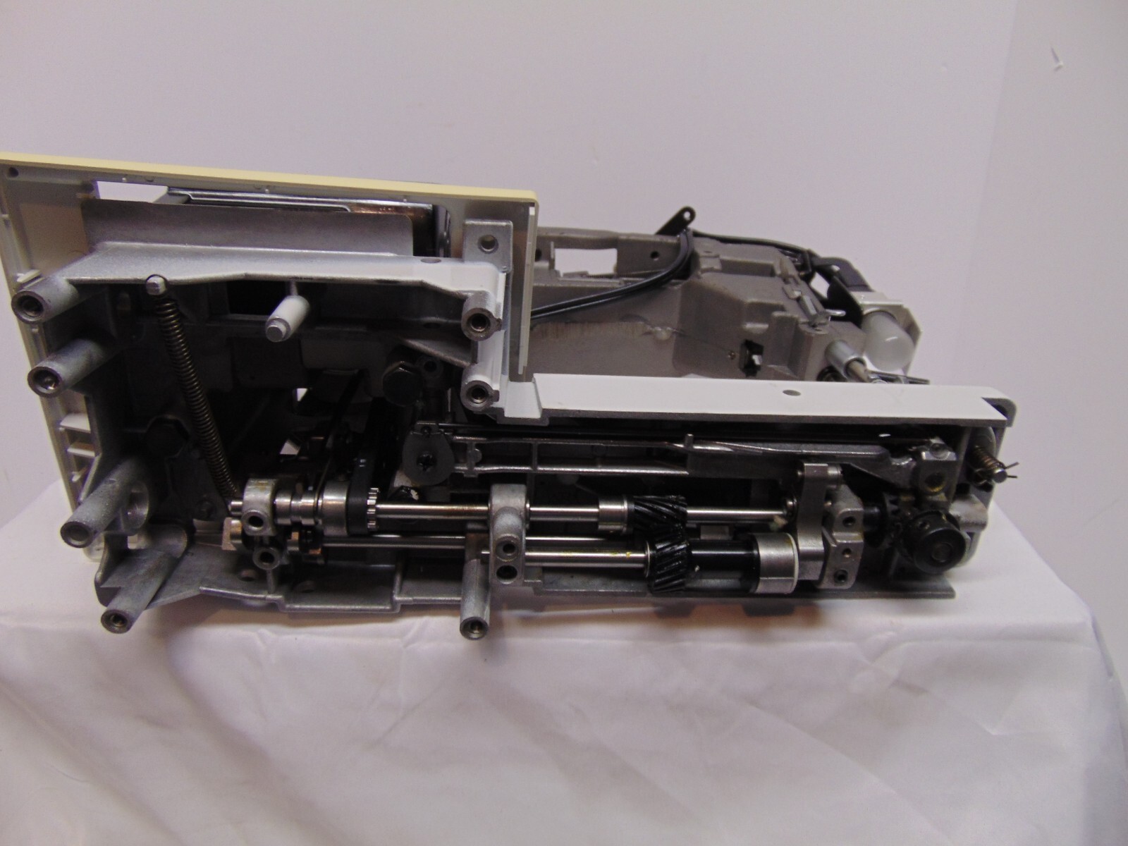 Vintage Singer Sewing Machine metal body guts with light & needle from Italy eBay