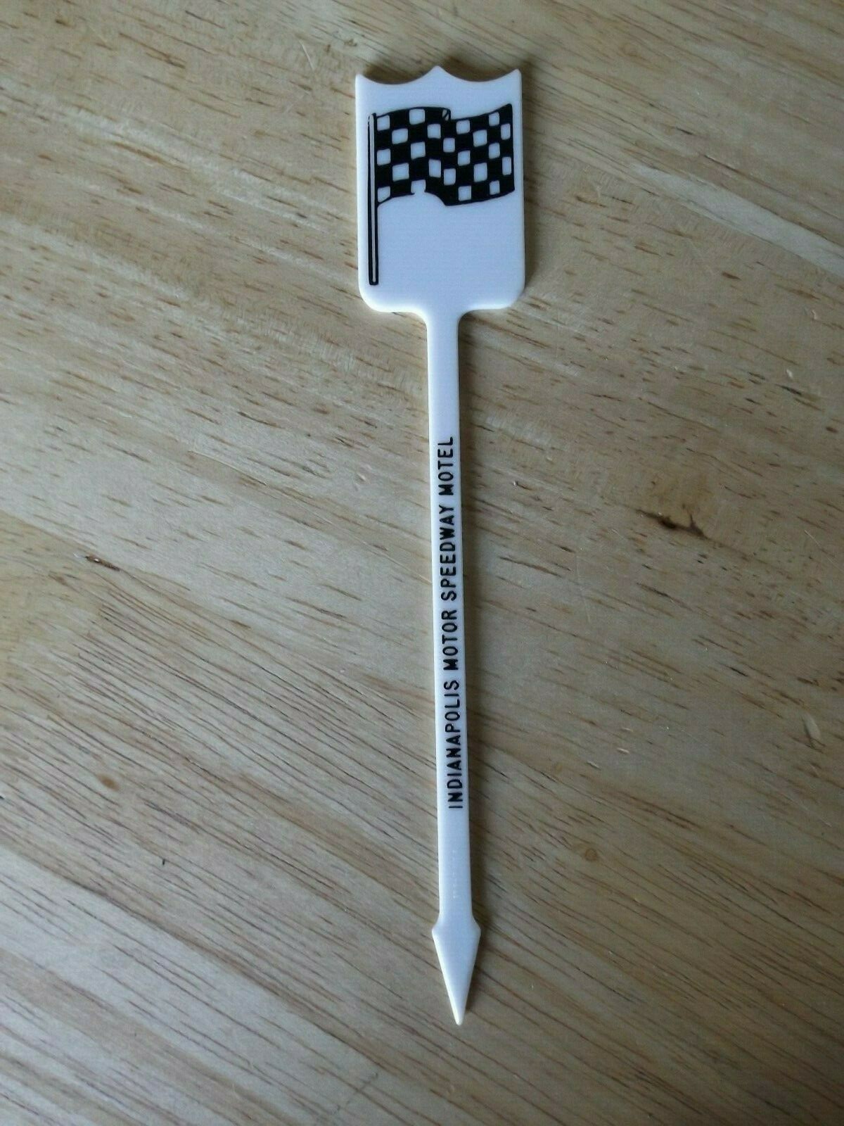 INDIANAPOLIS MOTOR SPEEDWAY PLASTIC SWIZZLE STICK * BAR DRINK STIR