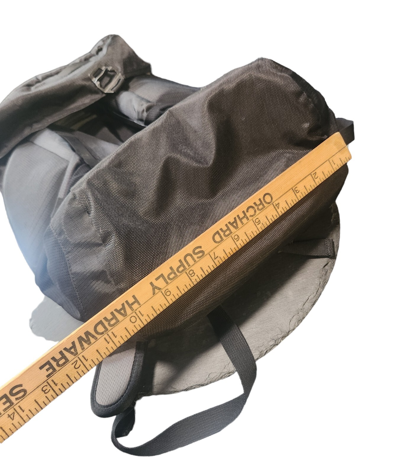 Thule Backpack Padded Hard Shell Pockets Pre Owned - image 7