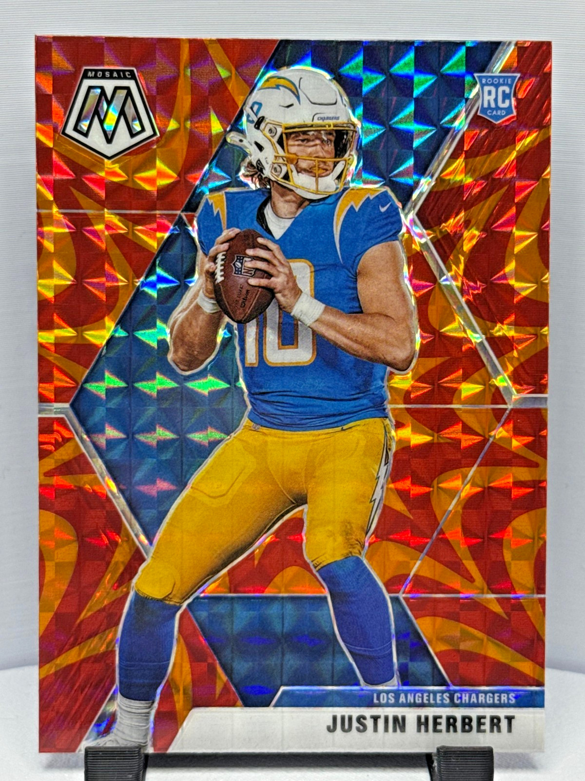 2020 Panini Mosaic Justin Herbert Rookie Reactive Orange Prizm RC #204 Chargers