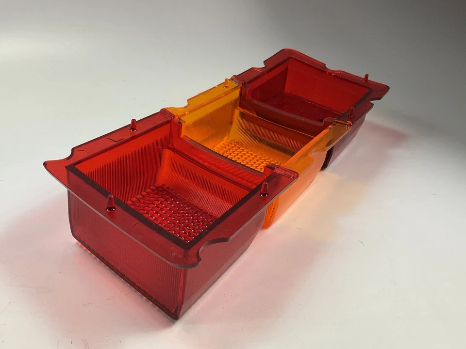 NOS - OEM Toyota 81561-20142 Luz trasera derecha Lámpara Lente 1972-73 Corona RT95 Foto 4 de 4