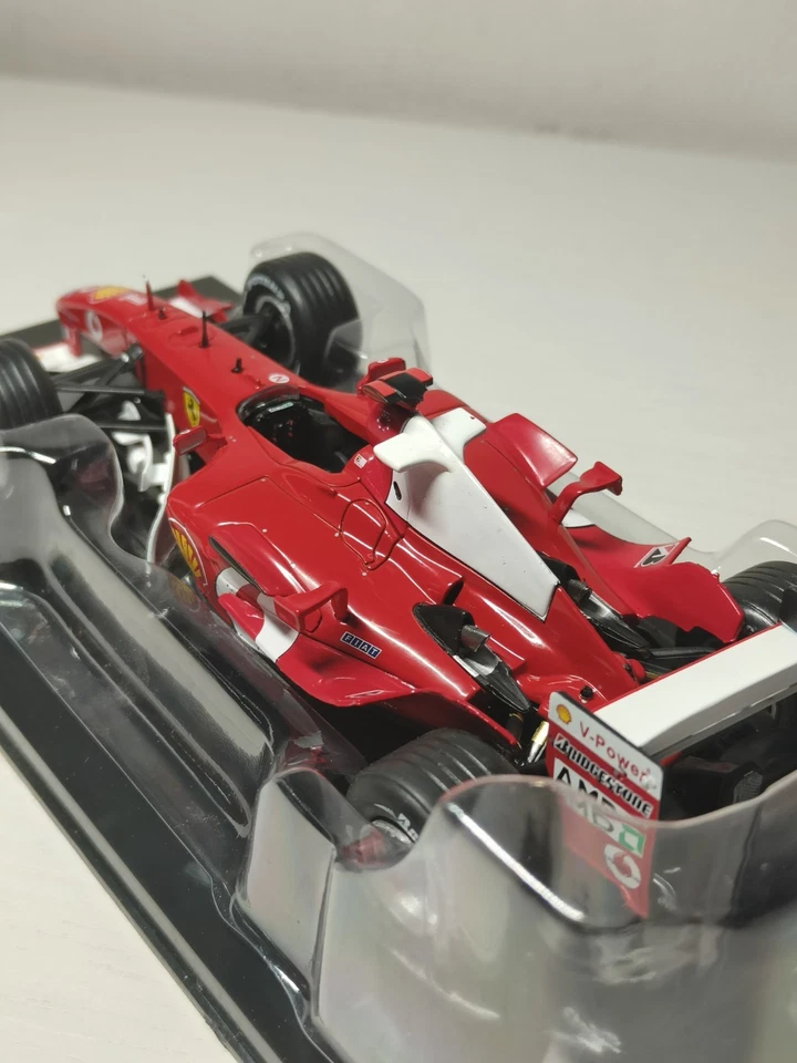 1:24 Ferrari F2004 - Michael Schumacher 2004 + Magazine - Immagine 2 di 4
