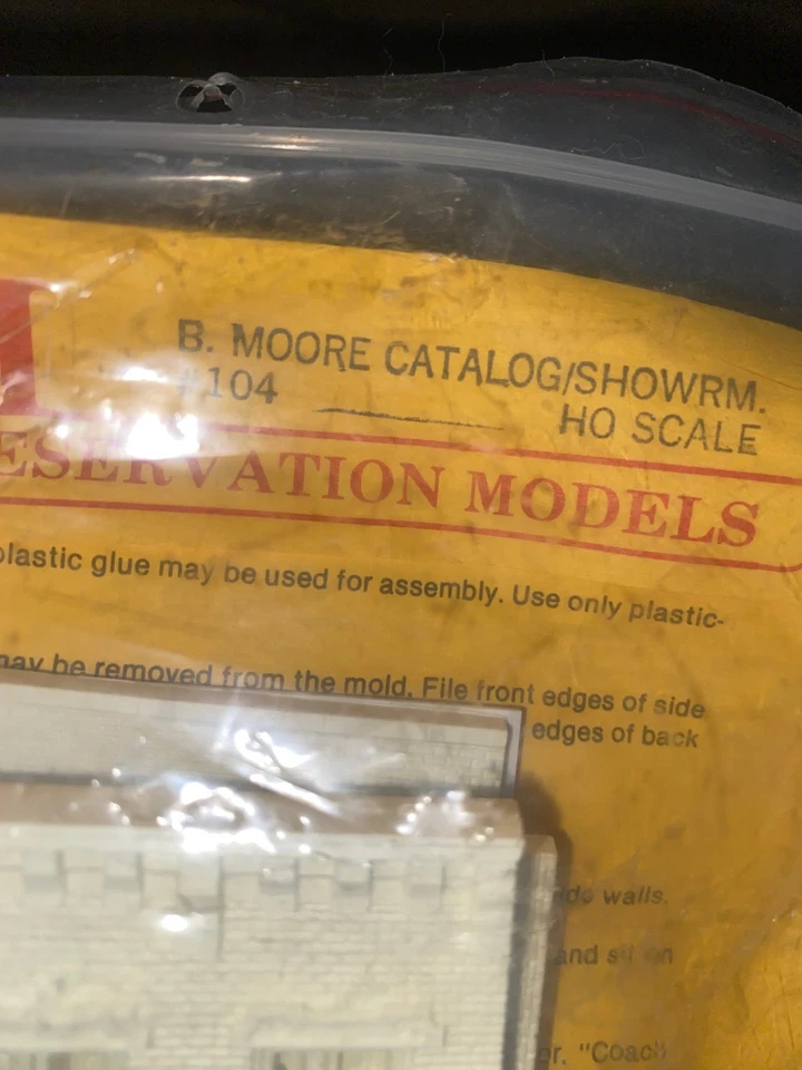 HO Gauge, Building DPM #104 B Moore Catalog/Showroom - Image 2 of 3