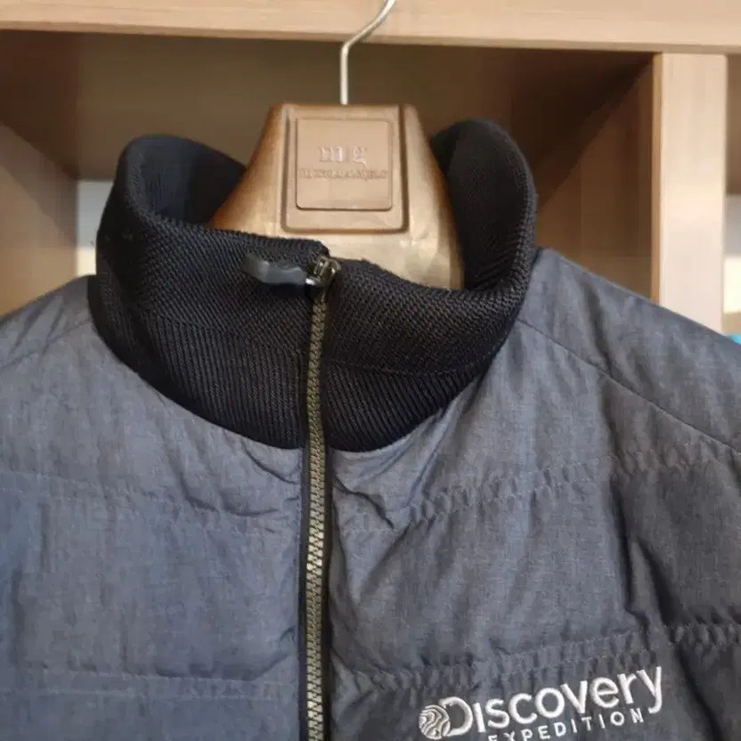 Discovery Lightweight Padded Jacket Size 105 - Ex… - image 9