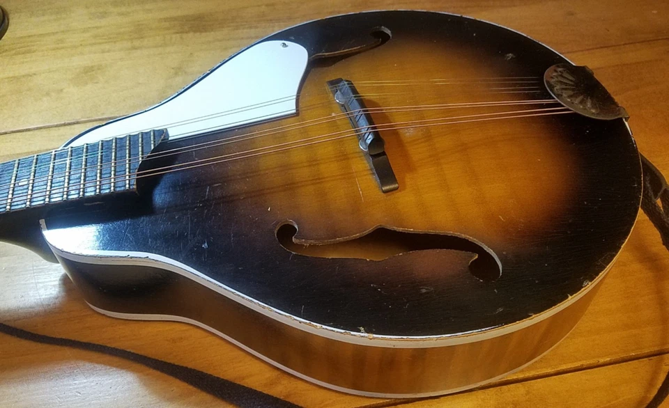KAY N3 Mandolin (1950-1960`s) with strap- & tech set up - Image 3 of 4