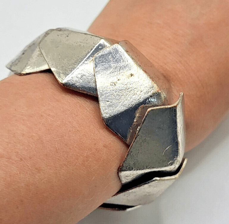 Silver tone Chunky Hexagonal Bangle Bracelet 2.5i… - image 3