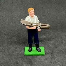 Trophy Miniatures Of Wales Zulu War British Soldier Carrying Rifles