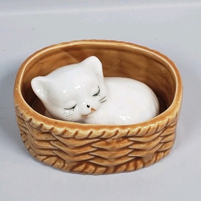 Vtg. 1970s Porcelain White Sleeping Cat Kitten in Tan Basket 1.5'' x 2.5'' Cute