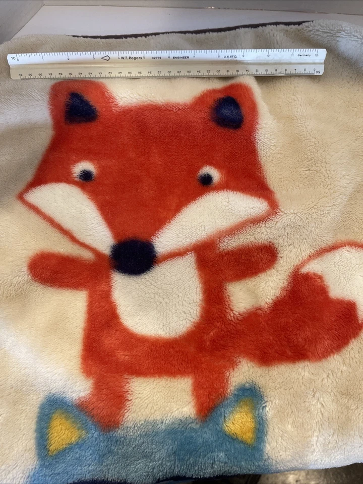 Bananafish Studio Forest Friends divertida manta polar zorro mapache erizo Foto 3 de 4