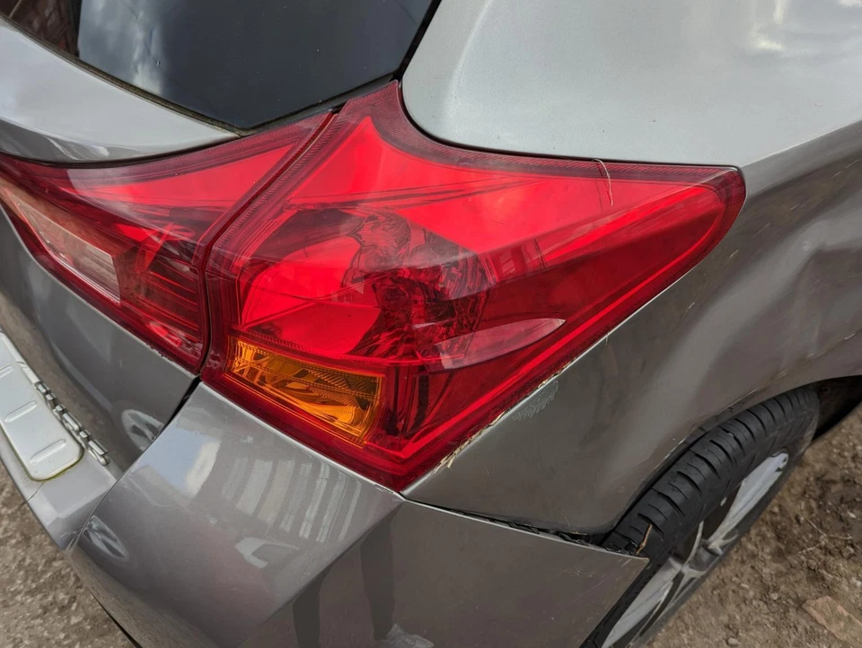 TOYOTA AURIS - Luz trasera conductor 12-15 - Imagen 2 de 2