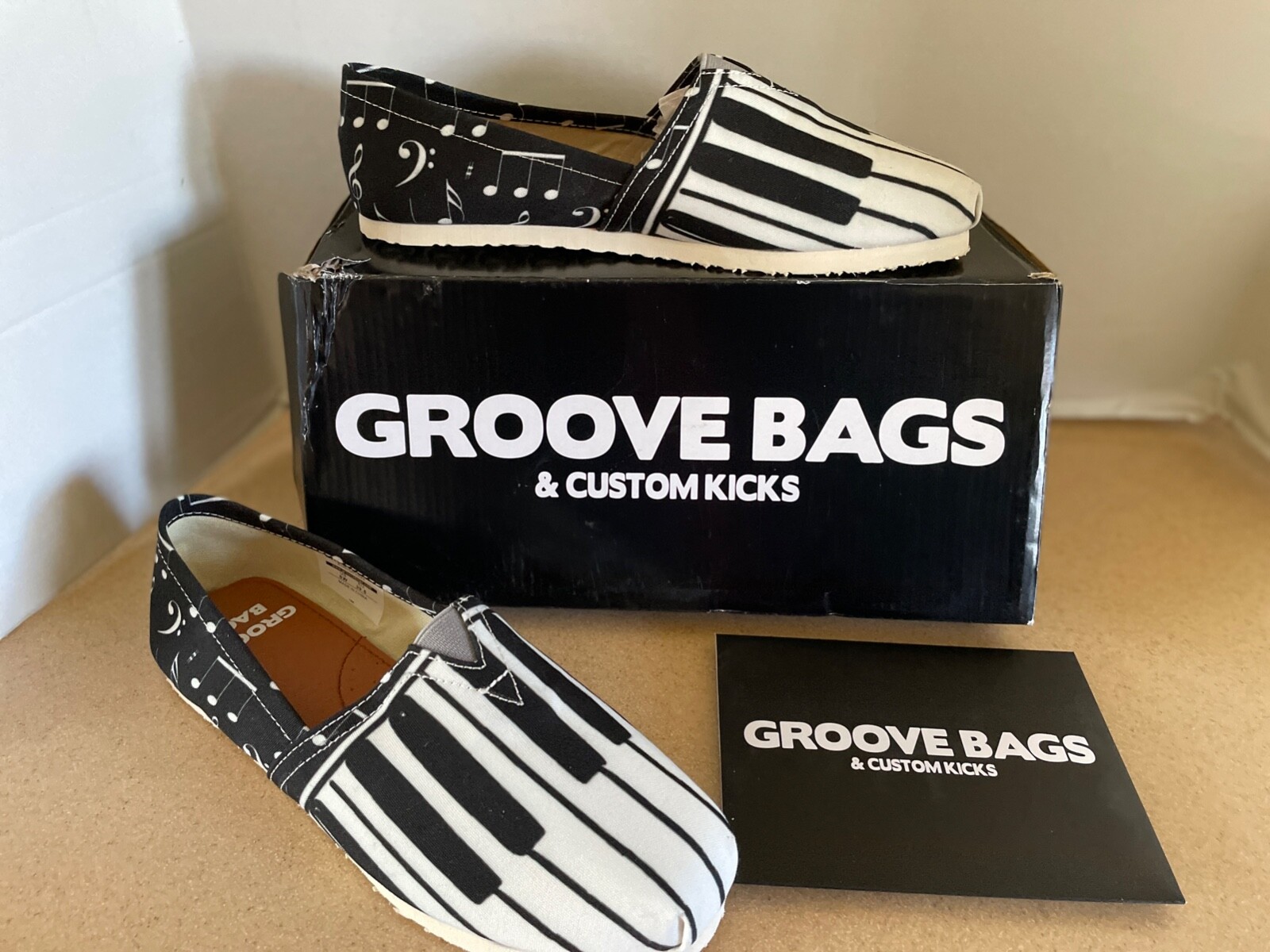 NIB Groove Bags shoes Music Theme Piano Notes Black White slip on 8W 8