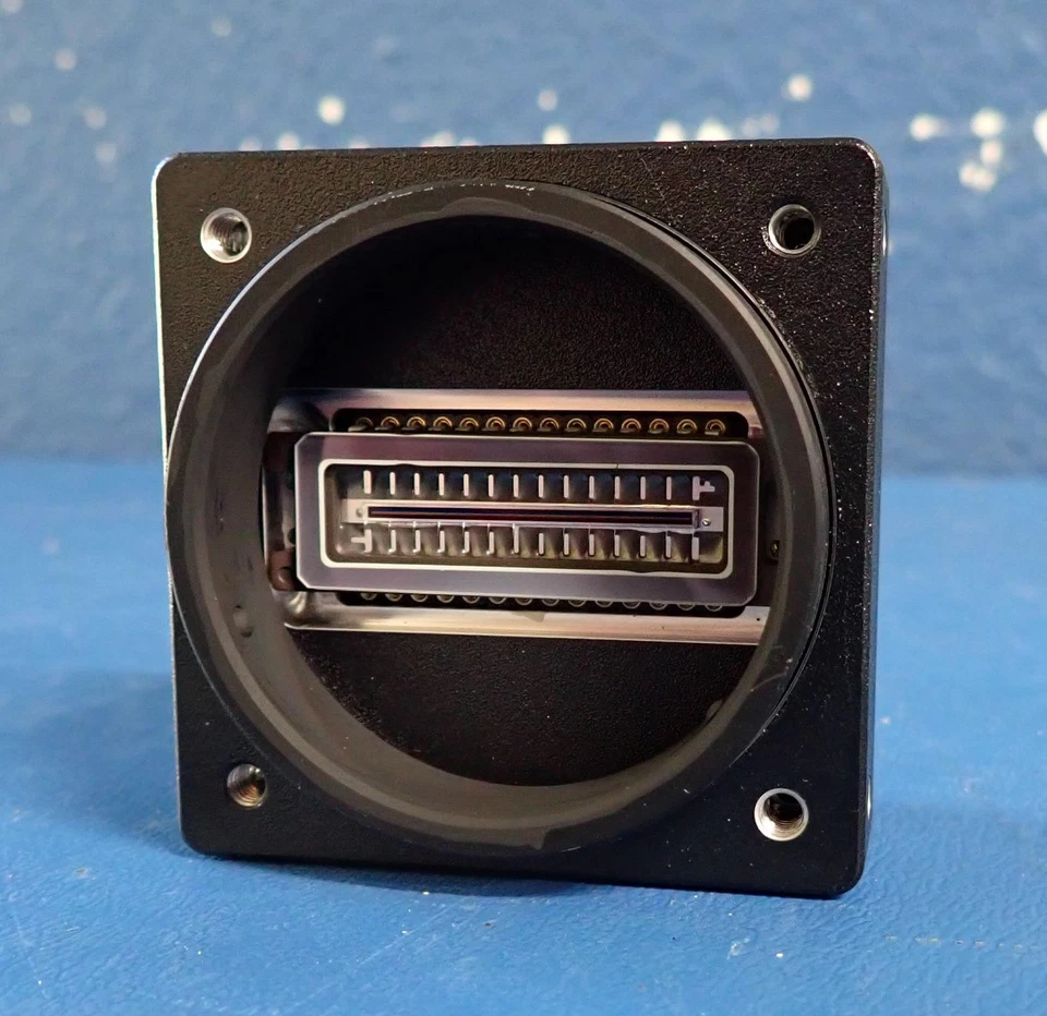 Câmera CCD tri-linear Basler L301KC-LEB Line Scan 3 linhas x 2098 pixels | Nova na caixa - Imagem 2 de 4