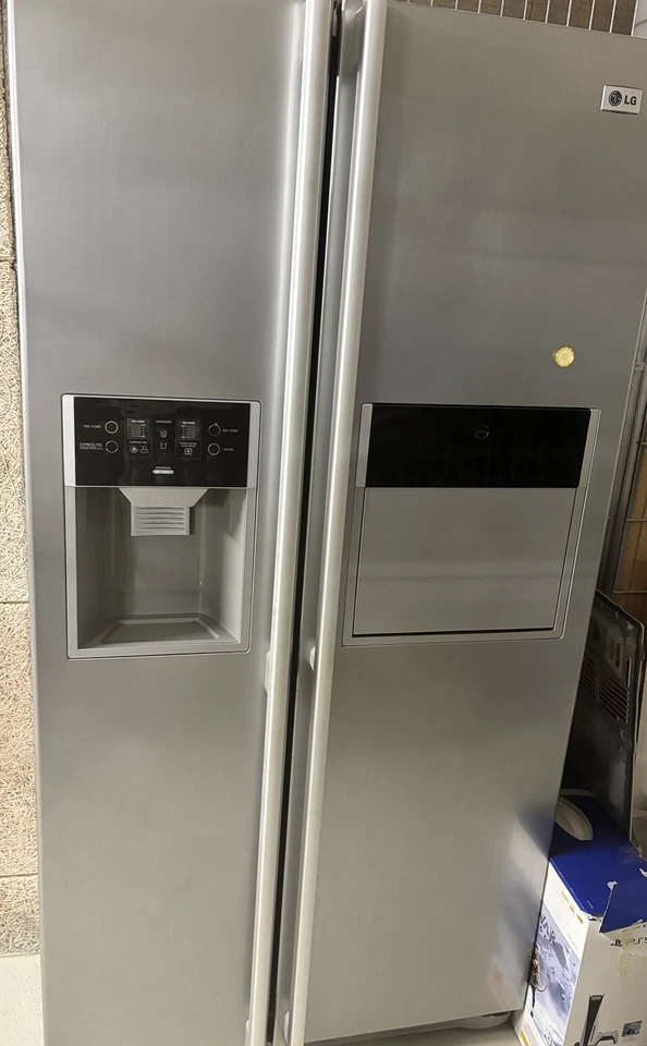 Side-by-Side Kühl- Gefrierkombination mit 521 Liter Gesamtnutzinhalt