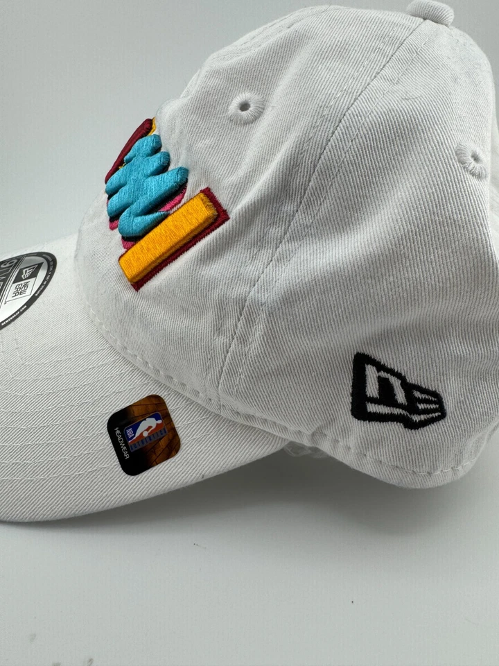 Sombrero New Era NBA Miami Heat City 9Twenty Dad Blanco Ajustable Talla Única Se Adapta a la mayoría Foto 2 de 4