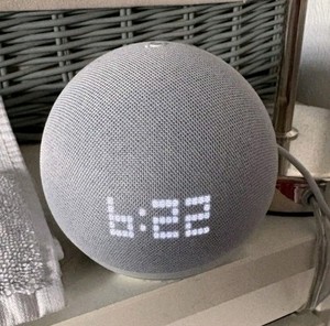 Amazon Echo Dot 5. Generation Smart Lautsprecher mit Uhr Alexa