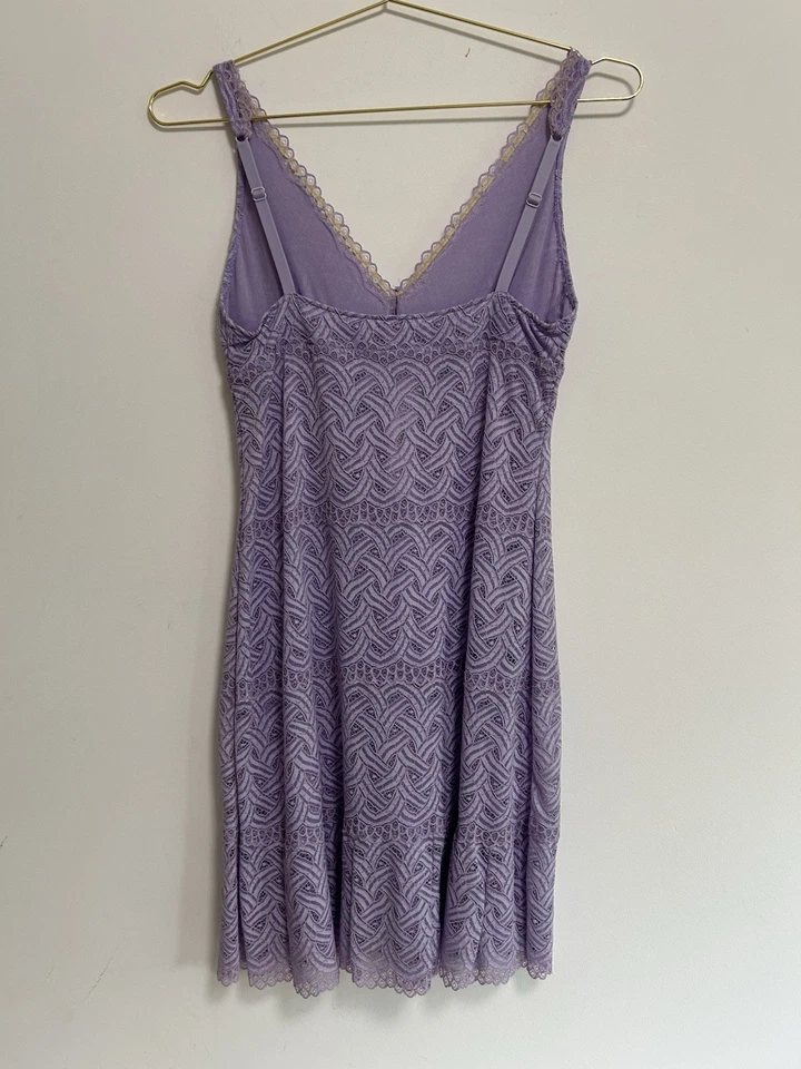 Nuevo con etiquetas Vestido Cosabella Púrpura Floral Encaje Chemise Babydoll Hada Mini Mediano Foto 4 de 4