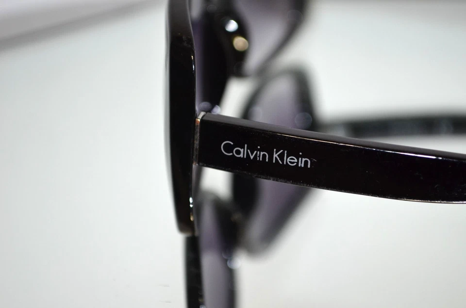 Gafas de sol Calvin Klein negras/doradas de gran tamaño degradadas R746S 001 56-17 Foto 3 de 4