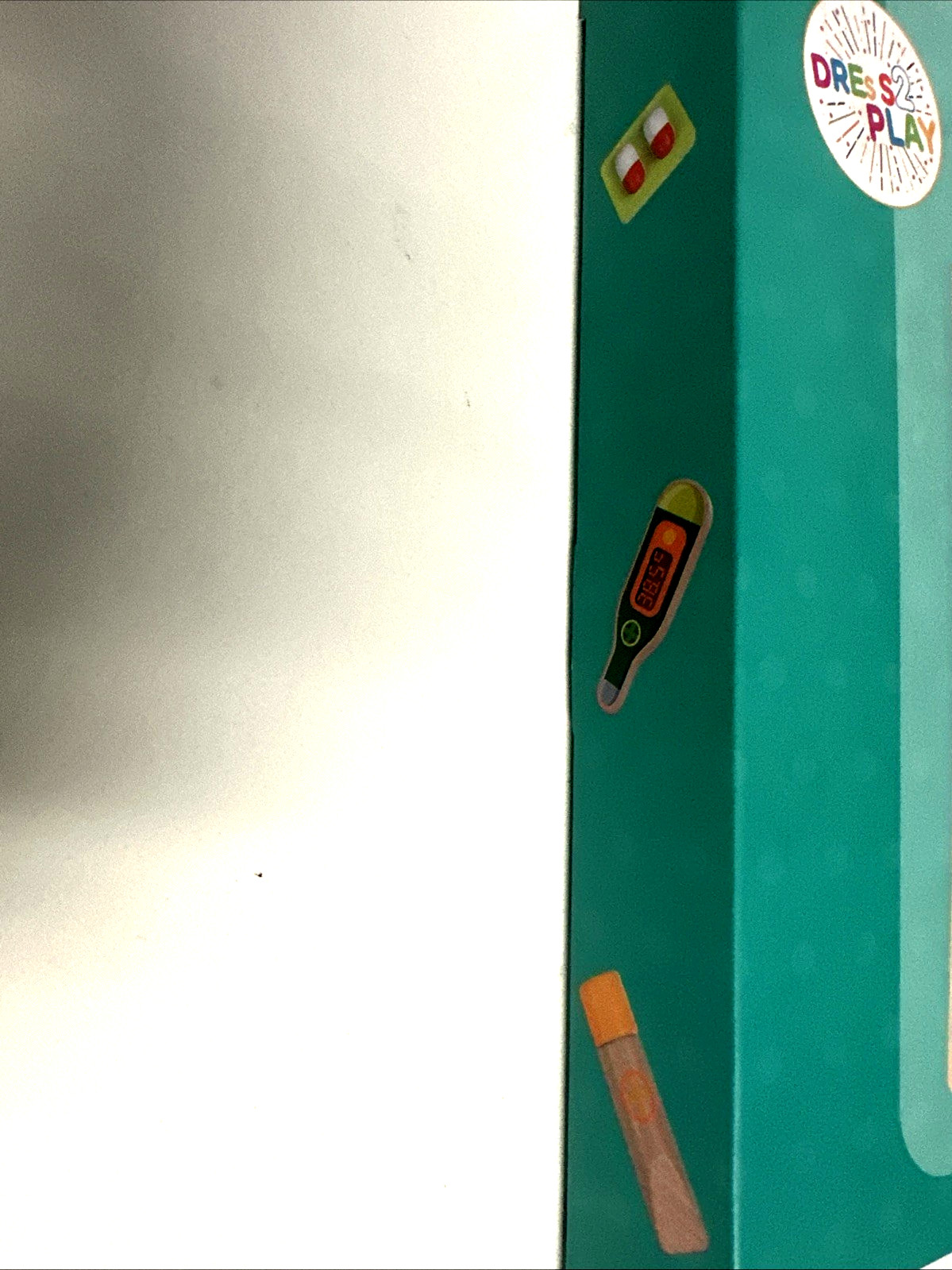 DRESS 2 Play 12pcs Wooden Mini Doctor Kit  Medical Playset for toddlers (NEW)