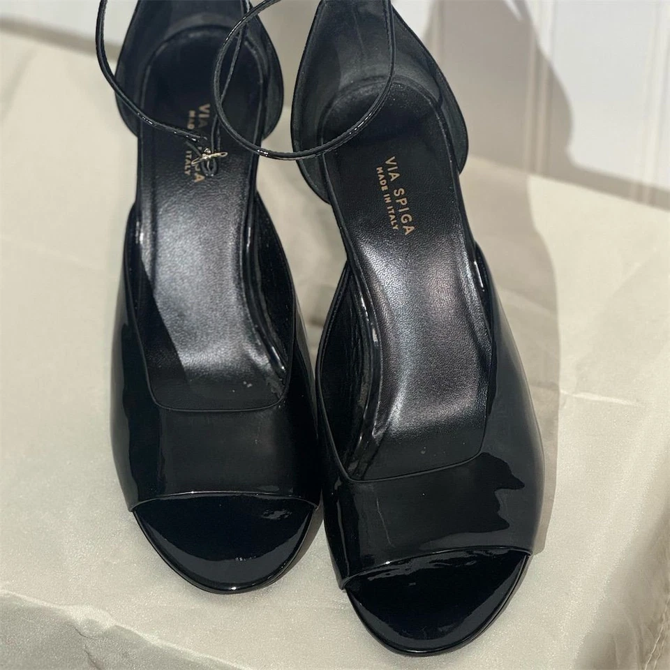 Sandalias Via Spiga de charol negro con correa al tobillo para mujer 7M hechas en Italia Foto 3 de 4