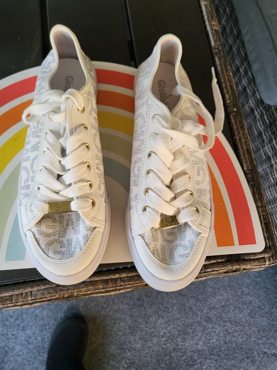 Global win deals shoes