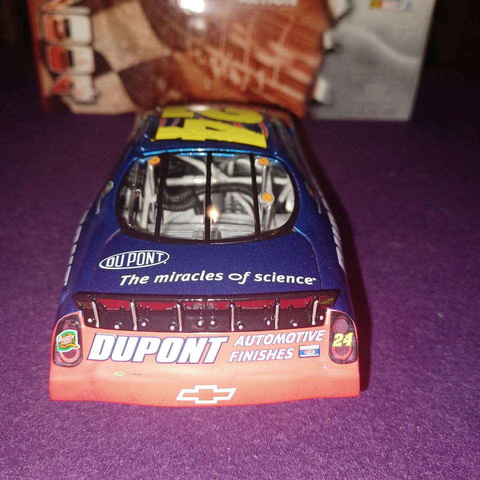 JEFF GORDON #24 2004 DUPONT/ CALIFORNIA RACED WIN VERSION 1 OF 3,012 RCCA 1/24 - Image 4 of 4