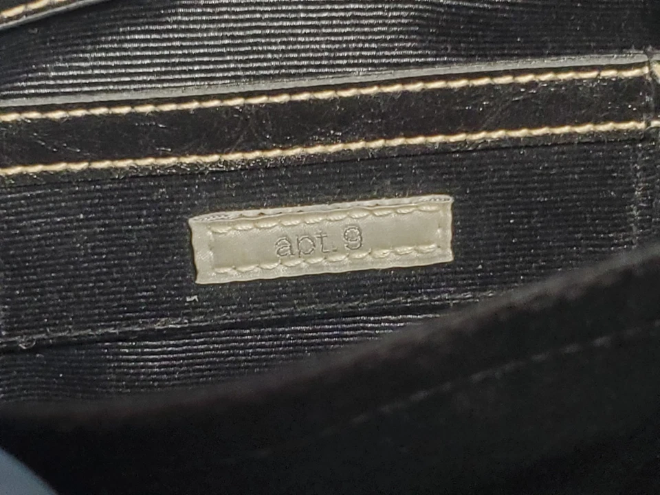 Apt. Cartera de mujer 9 imitación de cuero negro. Limpio. Usado para ocasiones especiales Foto 2 de 4