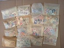 lot n° 10 MONDE un vrac divers sur des feuilles tous etats