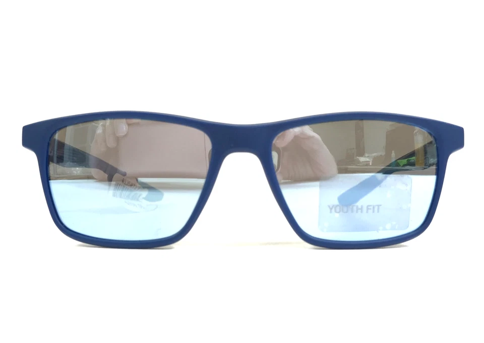 Gafas de sol Nike para niños WHIZ EV1160 434 monturas rectangulares azules con lentes espejadas azules Foto 2 de 4