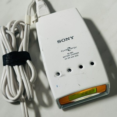 Sony CycleEnergy BCG-34HRMD AA AAA NiMH Battery Charger LCD White Used