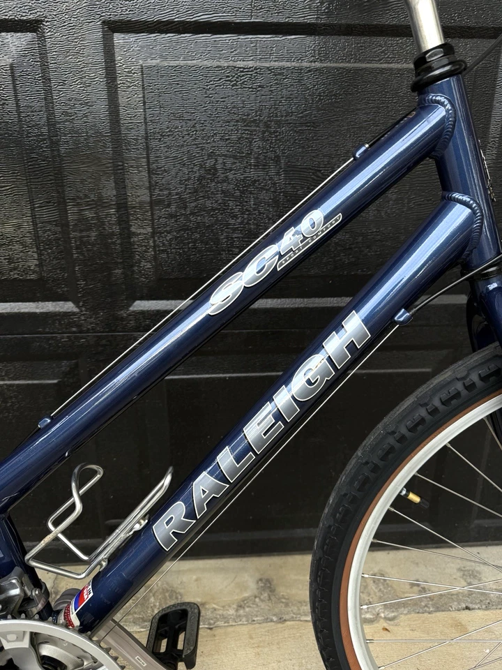 Bicicleta Raleigh SC40 Sport Touring Comfort Road Trail Bicicleta Híbrida 26"/17" Cuadro Foto 2 de 4