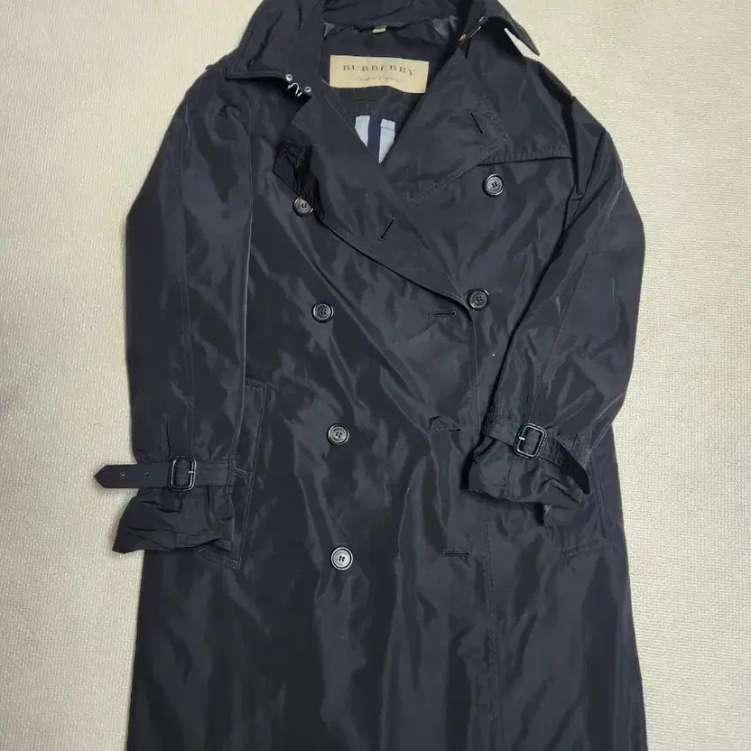 Burberry Black Trench Coat for Women thumbnail 3