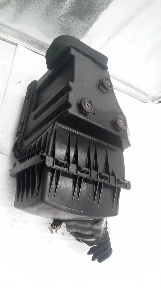 Conjunto de filtro de aire usado se adapta a: Chevrolet Venture 2004 base grado A Foto 2 de 3