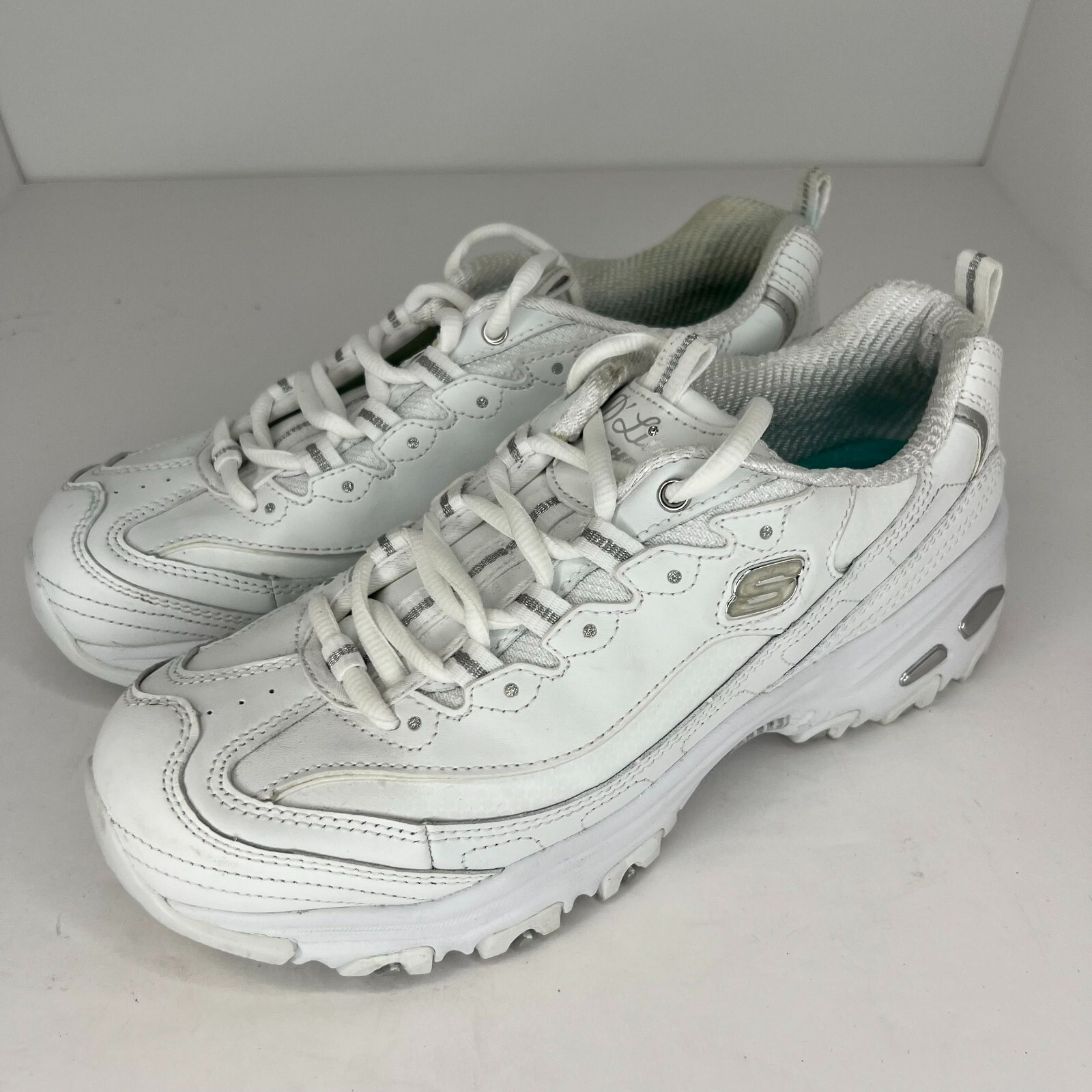 Skechers D Lites Womens 11931 White Gray Lace Up Athletic Size 8.5 Sneaker Shoes