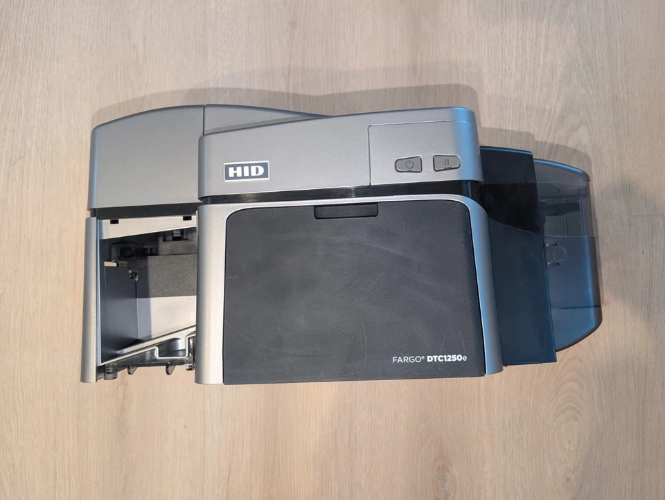 HID Fargo DTC1250e Dual Sided Full Color ID Card Printer USB No Dropped Door - Image 4 of 4