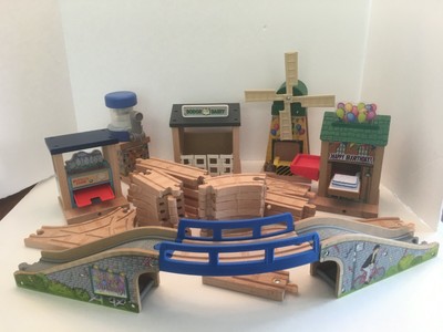 thomas the train buildings