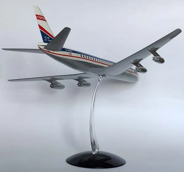 CAPITOL International Airways DC-8F Jet-Trader N4908C 1:100 scale plastic model  - Immagine 2 di 4