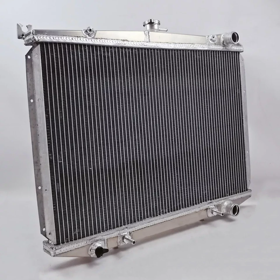 Radiador de aluminio para camioneta Nissan D21 1995-1997 1986-1994 2,4 L 3,0 L AT Foto 4 de 4