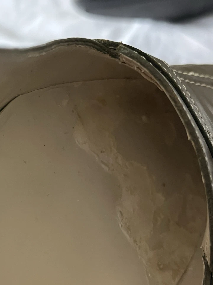 BANDOLINO 橄榄皮吊带方头中跟凉鞋 9 — 第 2/4 张图片