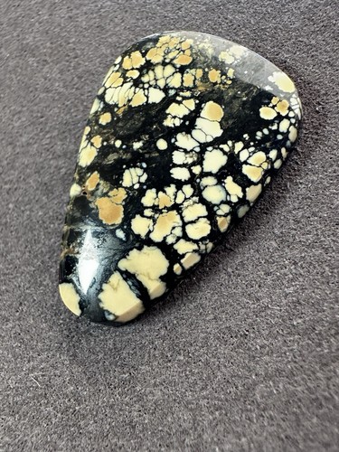 Schöner gelber Variszit Natur 18,2 Ct professionell geschliffener Cabochon - Bild 5 von 5