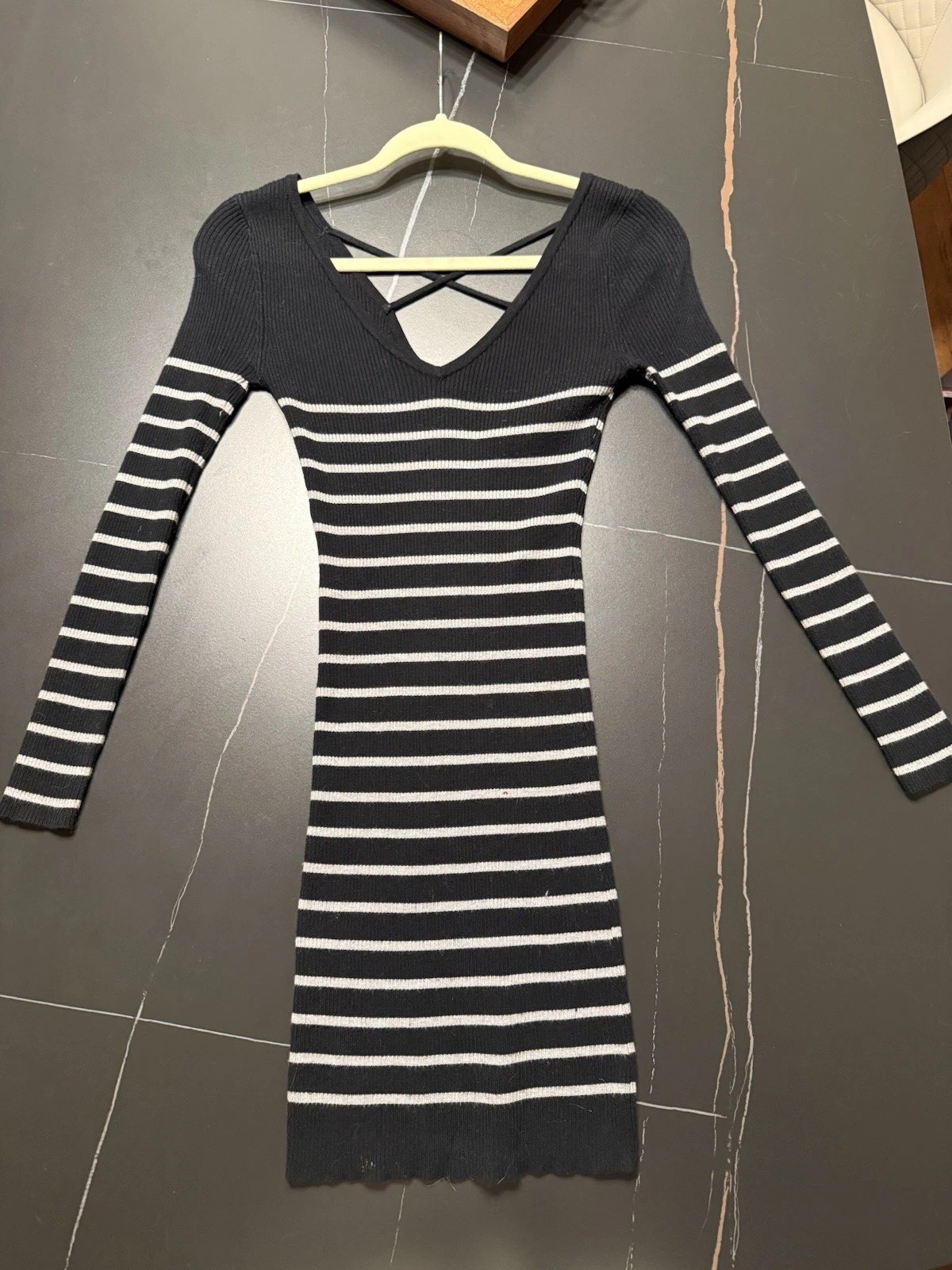 Women's Black & White Striped Knit Bodycon Mini Dress V-Neck Long Sleeve S