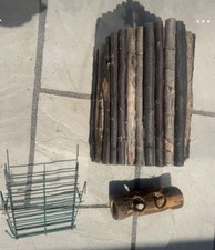 Abri pour animaux, porte paille à foin et jouet à mâcher / porte foin