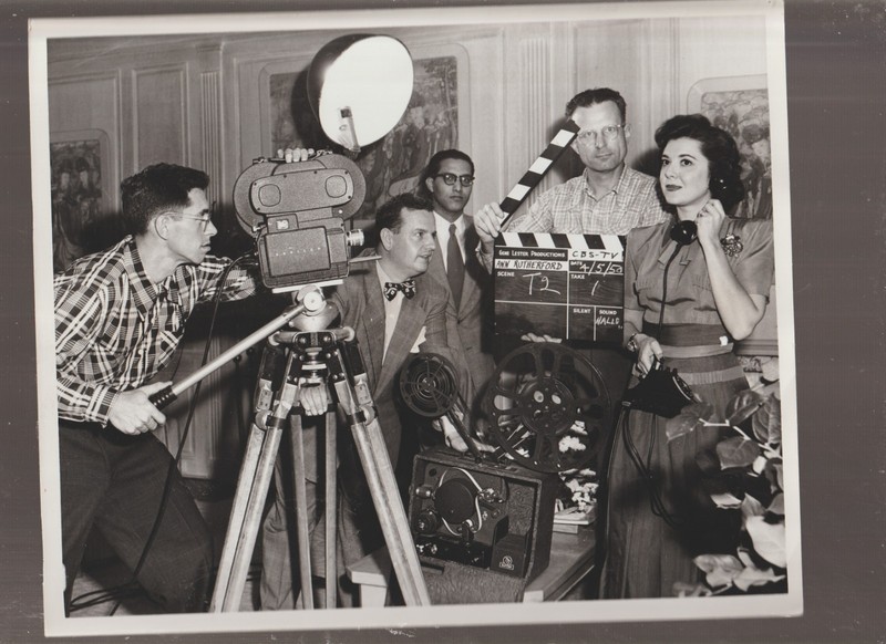 8X10 B&W   PHOTO OF-SCENE-ANN RUTHERFORD AND OTHERS